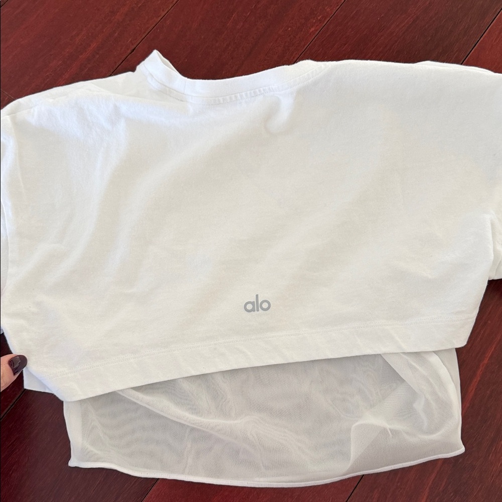 ALO Yoga Cropped Tshirt - Picture 4 of 5